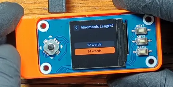 SeedSigner support create/restore wallets with 12/24 words